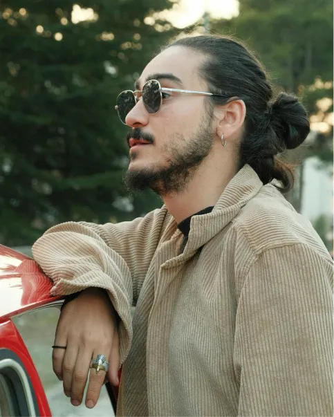 award-image-container